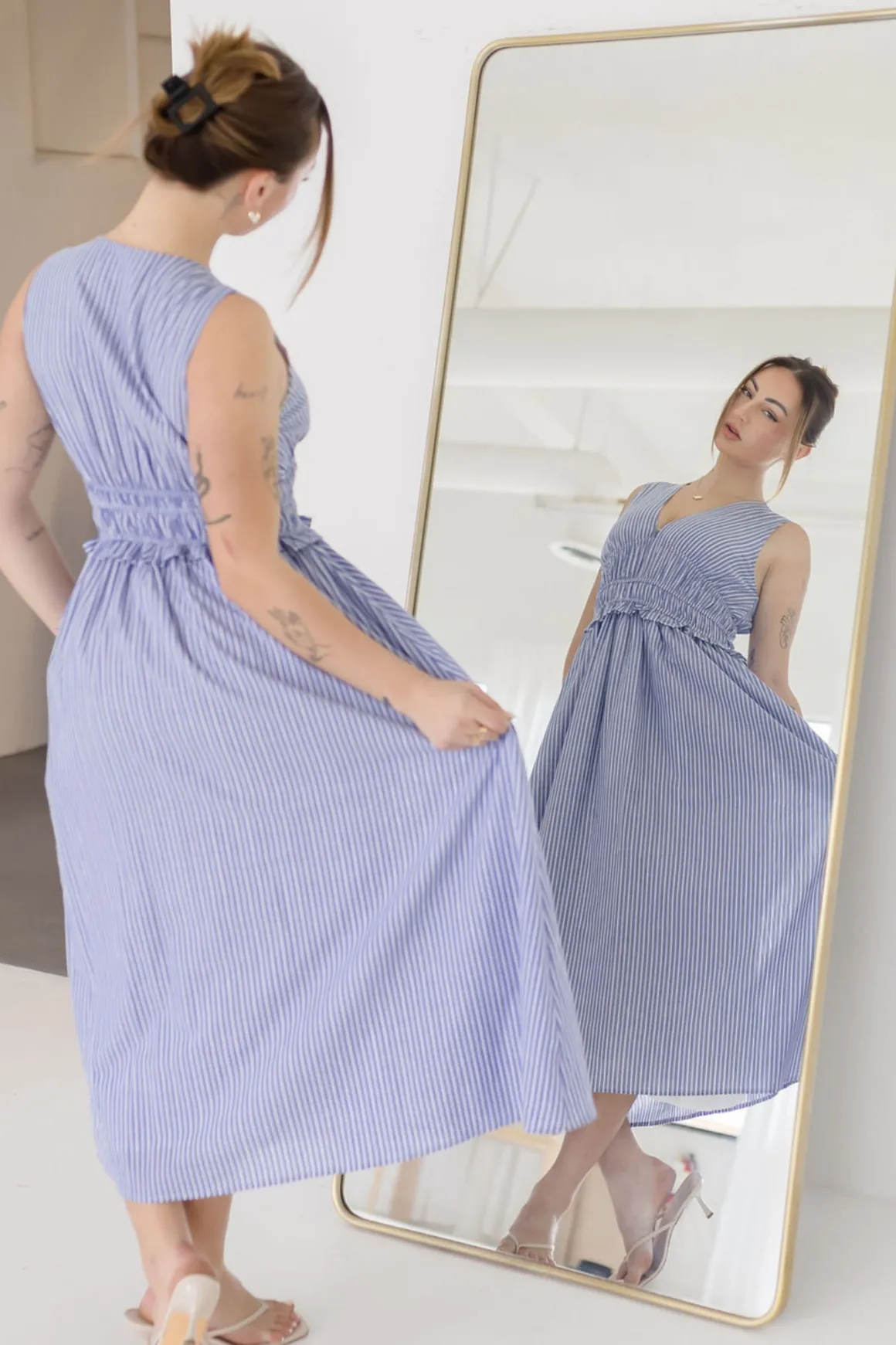 Leigh Sleeveless Stripe Print Shirred Waist Midi Dress Blue