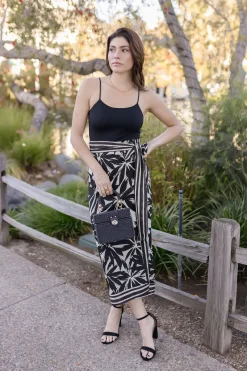 Veda Textured Woven Purse Black