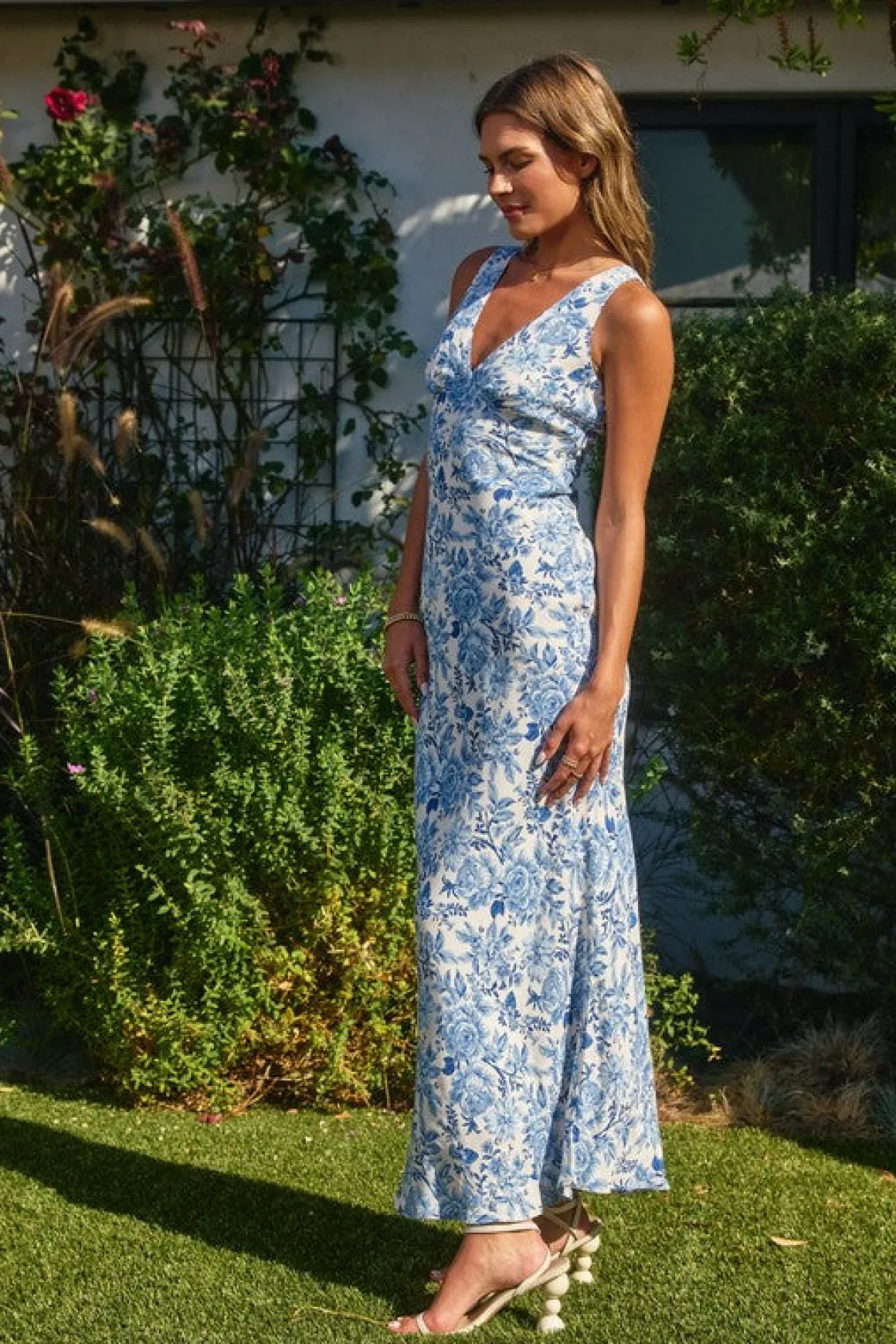 Waitlist 5/28 ♥ Bonnie Sleeveless Floral Print Maxi Dress Blue
