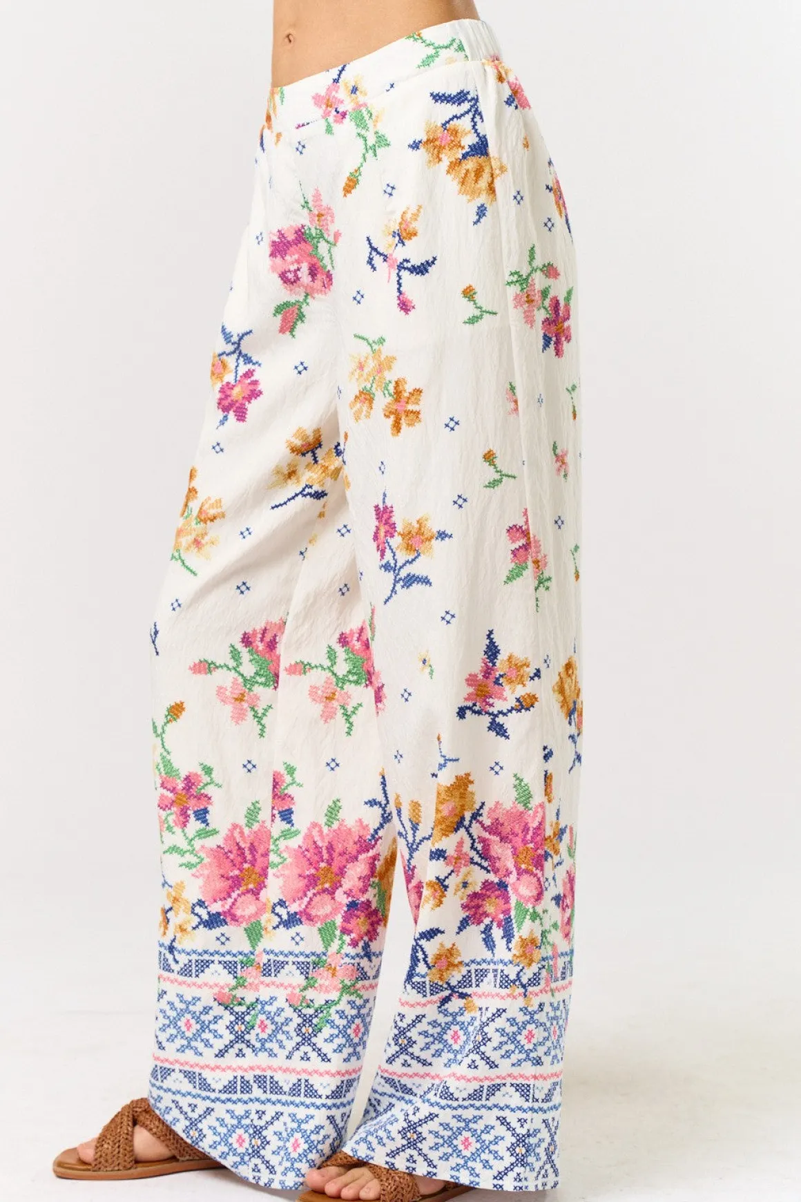 Waitlist 6/5 ♥ Demi Mid Rise Floral Print Wide Leg Pants White