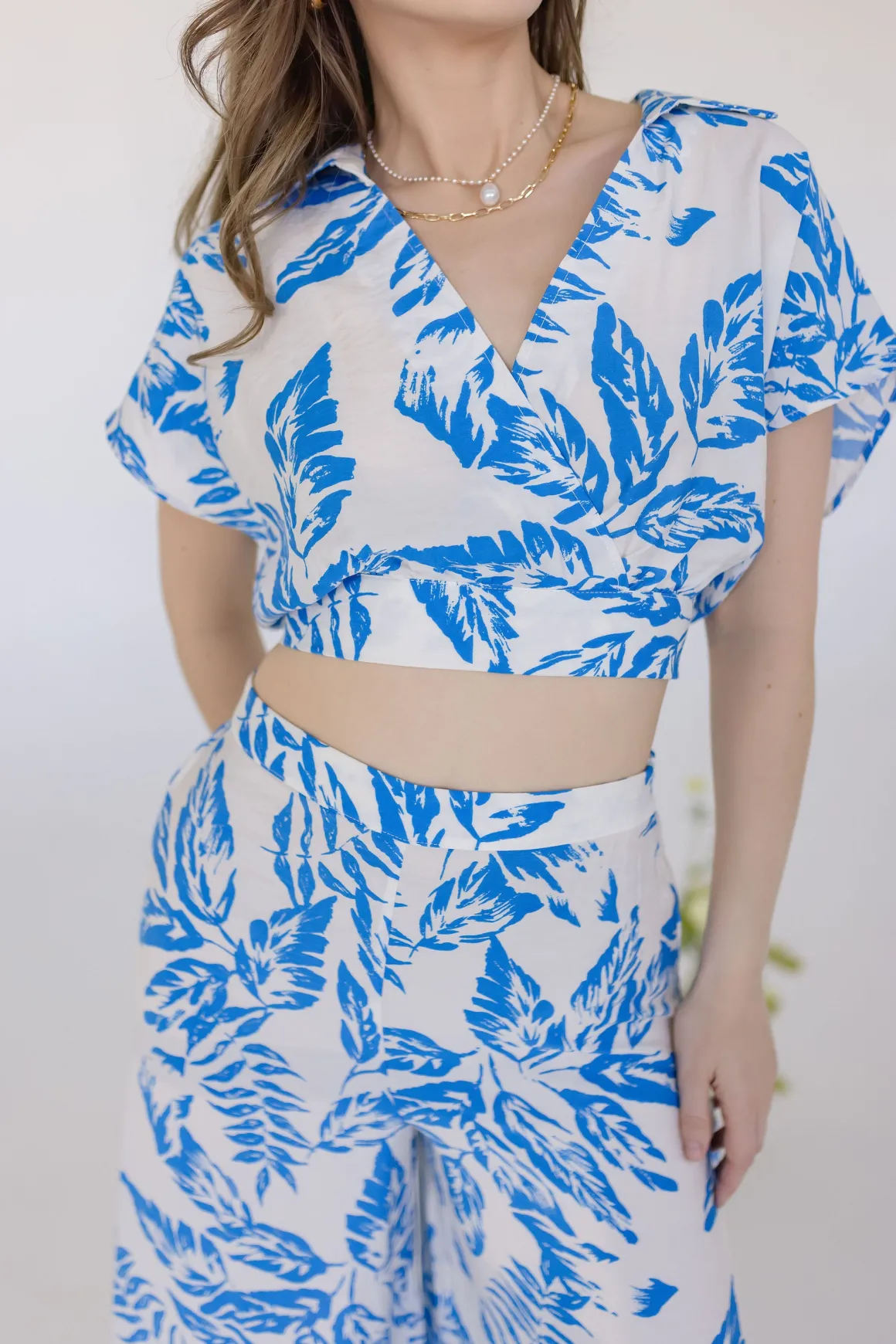 Wendy Short Sleeve Crop Top And Leaf Print Wide Leg Pants Set Blue