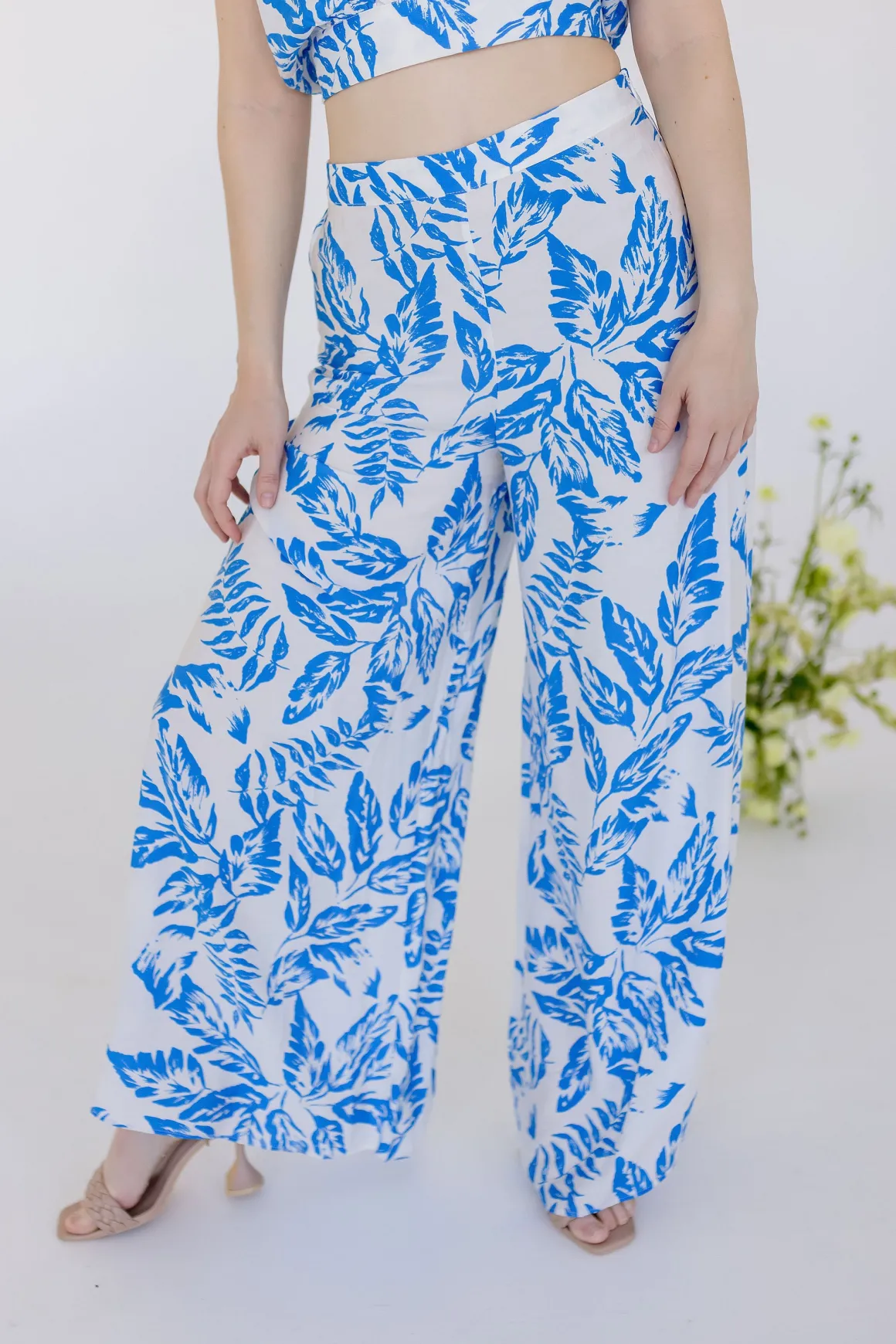 Wendy Short Sleeve Crop Top And Leaf Print Wide Leg Pants Set Blue
